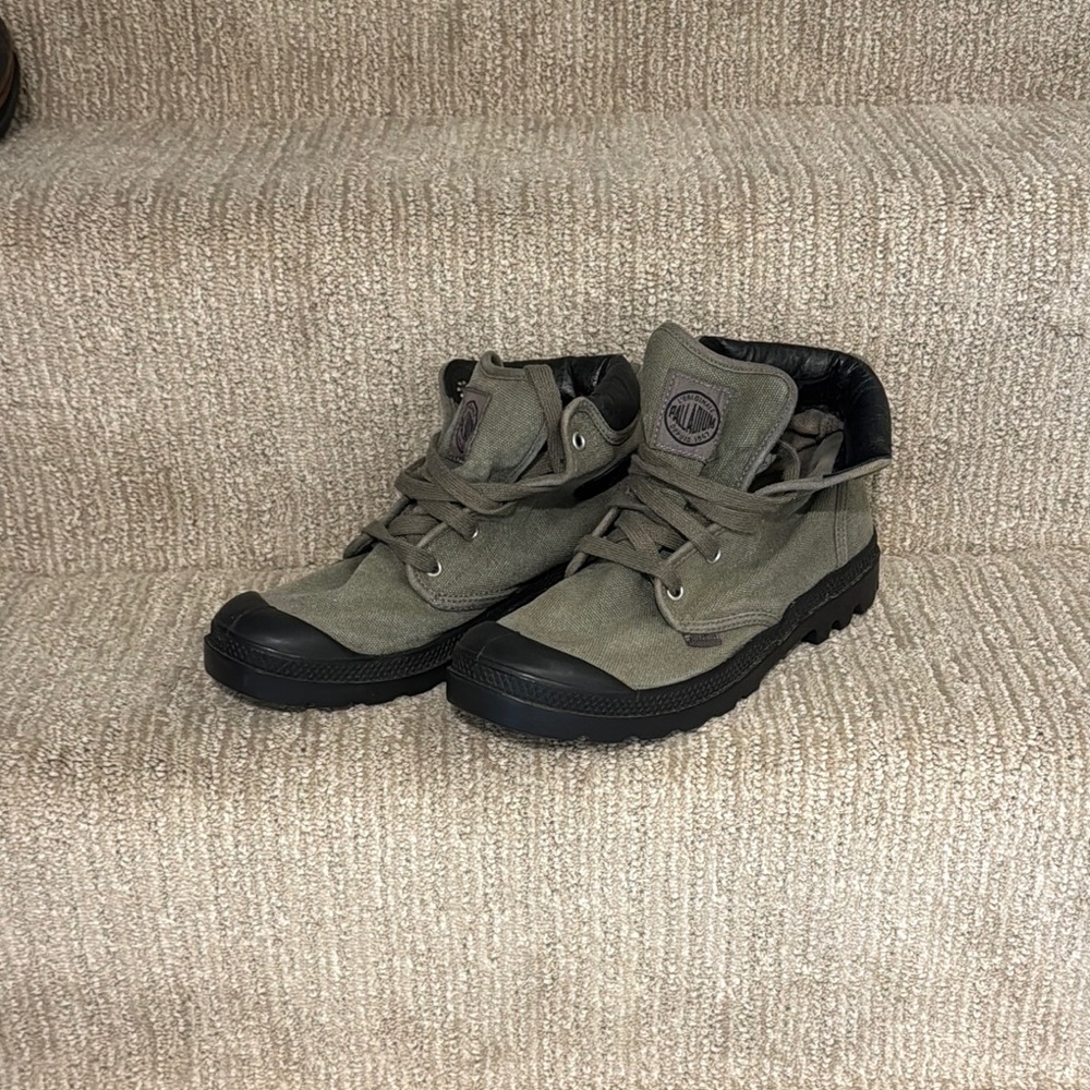 Unisex Palladium Boots Pampa - Grey w Black leather cuff